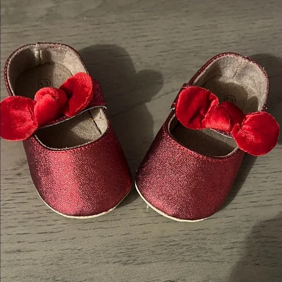 Elegant Red Baby Shoes with Bow - Picture 1 of 2